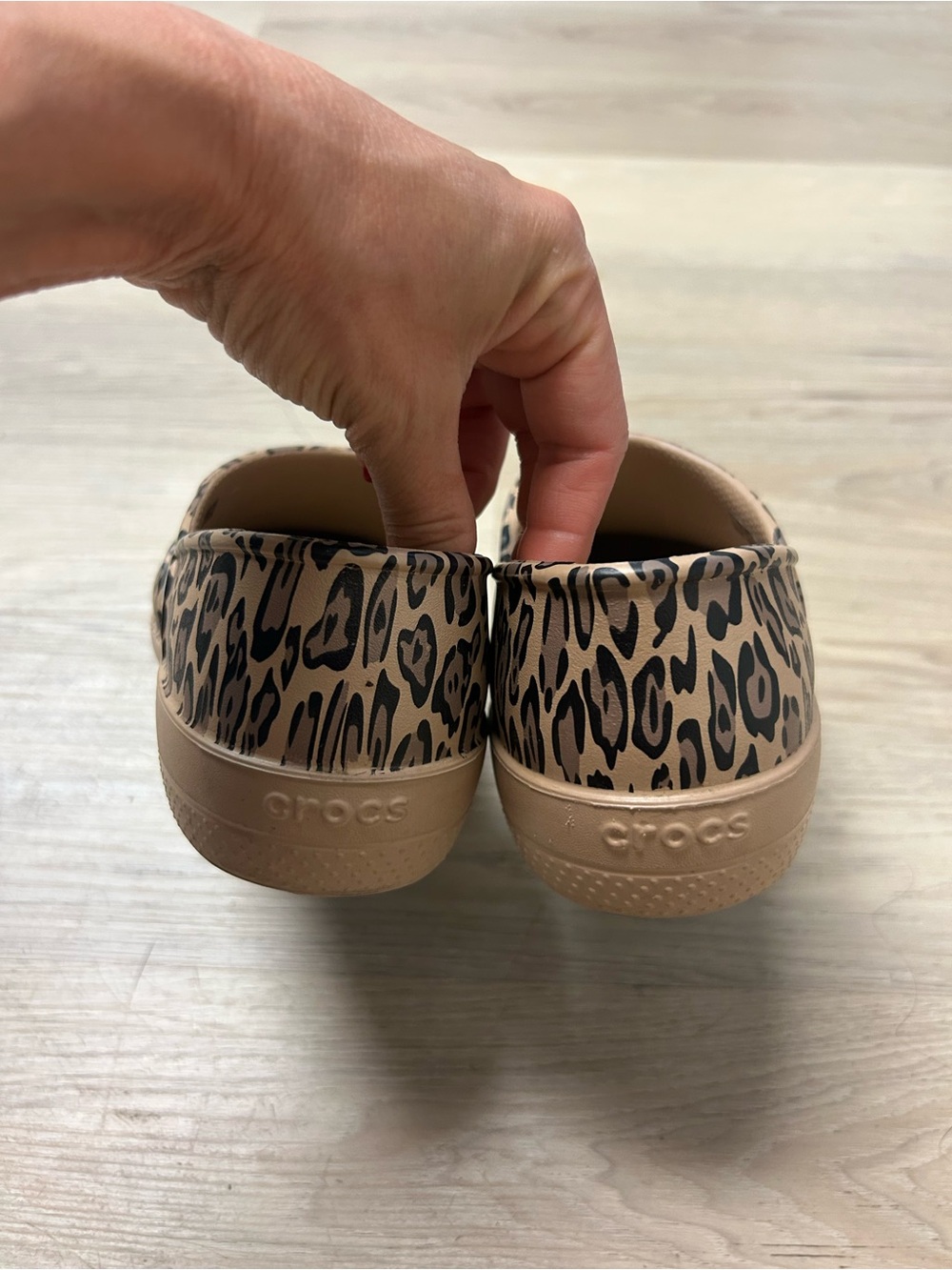 Crocs Neria Pro Work Clogs Leopard Animal Print Women Sz 7 Slip Resistant Casual - Picture 6 of 14